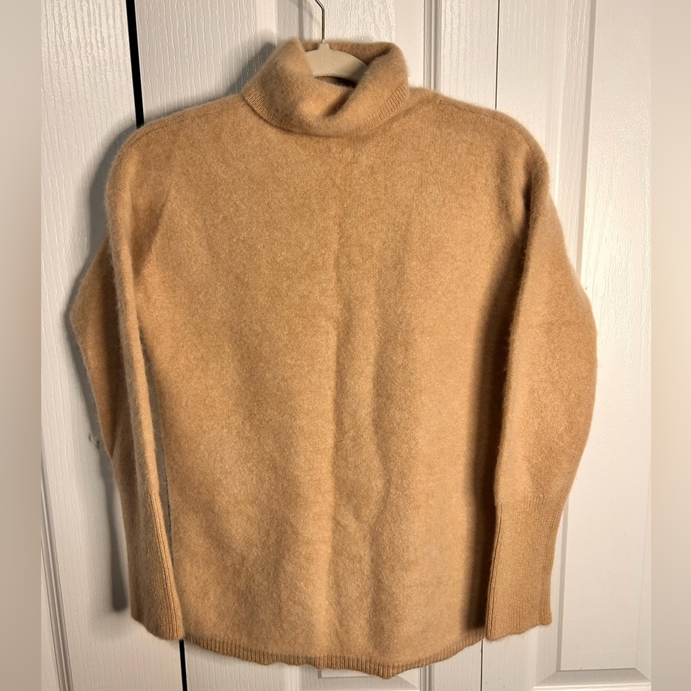 Club Monaco Women’s Cashmere Turtleneck Sweater in Camel Size XS TP NWOT Classic